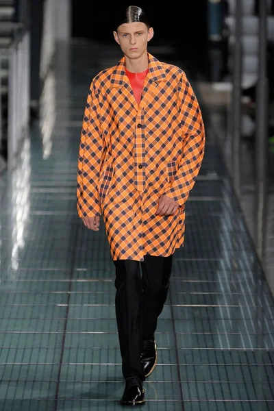 Look 37